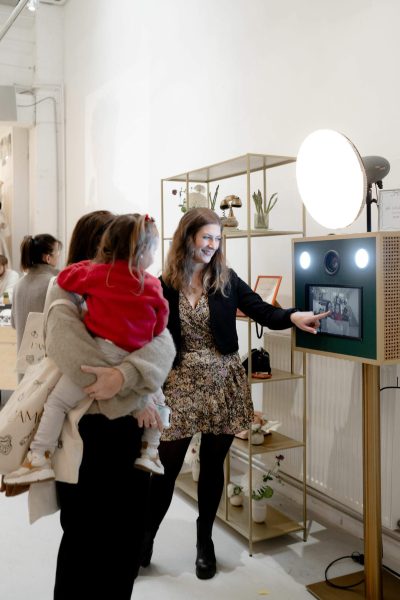 se prendre en photo sur une borne avec le sourire